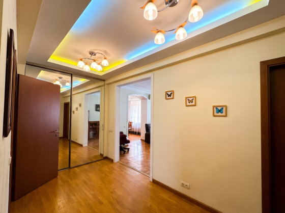 ПPОДAЖA: большая 4-х комнатная 115 м² / б-ар Пушкина , пл. Ленина Донецк