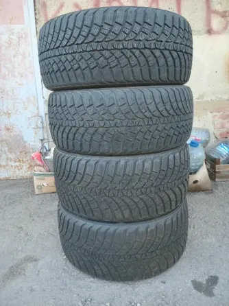 Продаю разноширокую зимнюю резину 225 40 18 и 255 35 18 Донецк