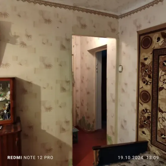 Продам 3- х комнатную квартиру, средний этаж, цена снижена Донецк
