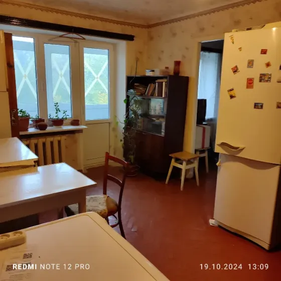 Продам 3- х комнатную квартиру, средний этаж, цена снижена Донецк