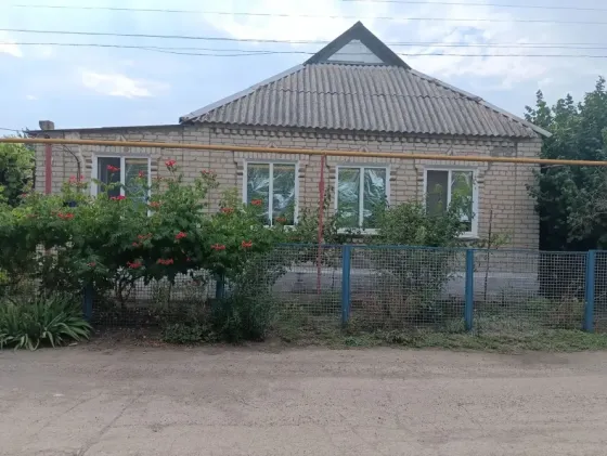 Продам дом просторный дом с.Ближнее Волноваха