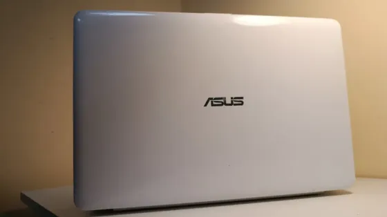 Эксклюзивный белый ноутбук Asus для офиса в идеале Донецк