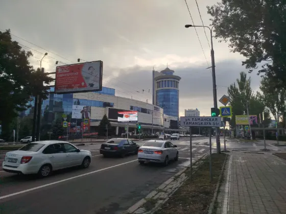 Продам 2к.кв ремонт офисный Донецк Сити можно под офис тихий или салон Донецк