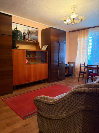 Продается 1 - комнатная квартира 9/9, в центре Советского р- на ( Ханженково) Мкр. Магистральный Макеевка