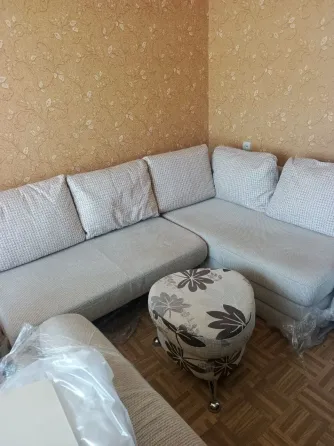Продам диваны; угловой и стандартный в отличном состоянии. Донецк
