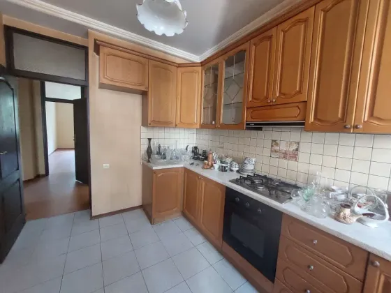 Продам 3-комнатную сталинку в самом центре Донецка. Юзовская пивоварня. Донецк