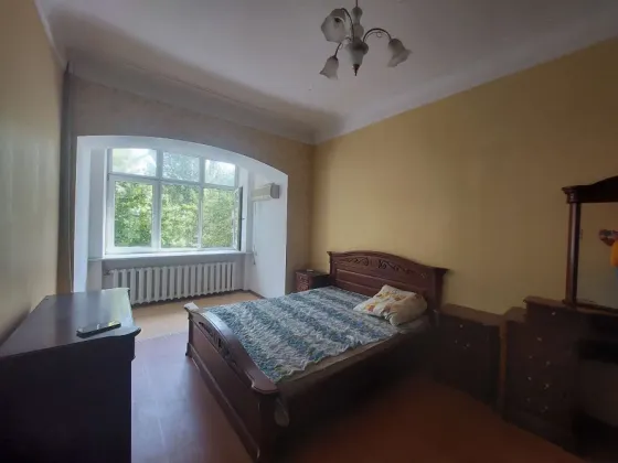 Продам 3-комнатную сталинку в самом центре Донецка. Юзовская пивоварня. Донецк