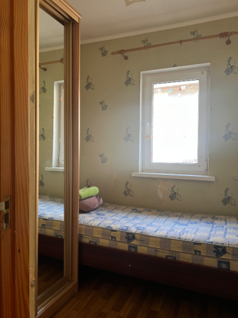 Дом, пл. Буденного, три комнаты, санузел, накопитель воды 2 т, гараж Донецк