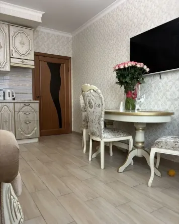 Сдаётся просторная квартира с изолированными комнатами в калининском районе, с комфортабельной мебел Донецк