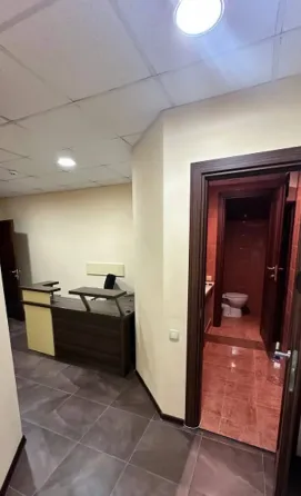Продам офис! Центр! Проспект Ватутина. Ремонт. Отдельный вход. Донецк