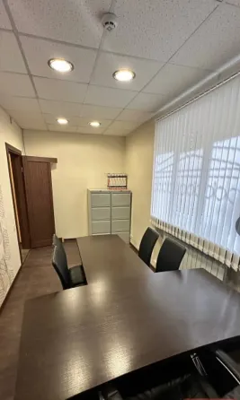 Продам офис! Центр! Проспект Ватутина. Ремонт. Отдельный вход. Донецк