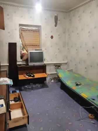 Продам дом ,отдельно стоящий ,в Ленинском районе ,,рынок Соловки . Донецк