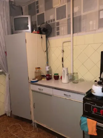 продам 3-хъ комнатную картиру район Планетария Донецк