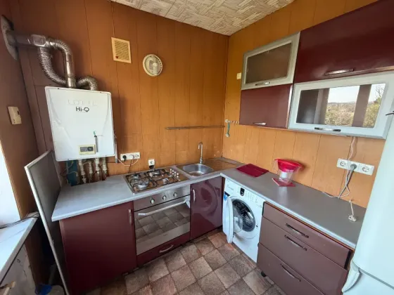 Продам 3 ком. кв., Автономка, 4/4 эт., 56 м.кв. - Макеевка, мкр. Комсомольский Макеевка