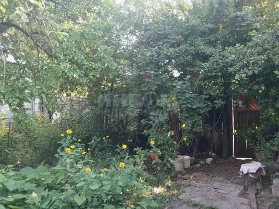 Дом рн. Буденного ул. Джамбула 13 Луганск