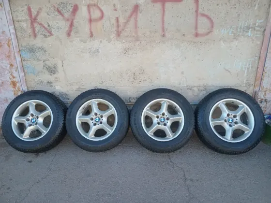Продаю комплект зимних колёс на бмв Донецк