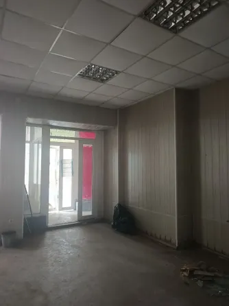 Продам помещение 100 кв м, жд вокзал, ул.Артема, под магазин. Донецк