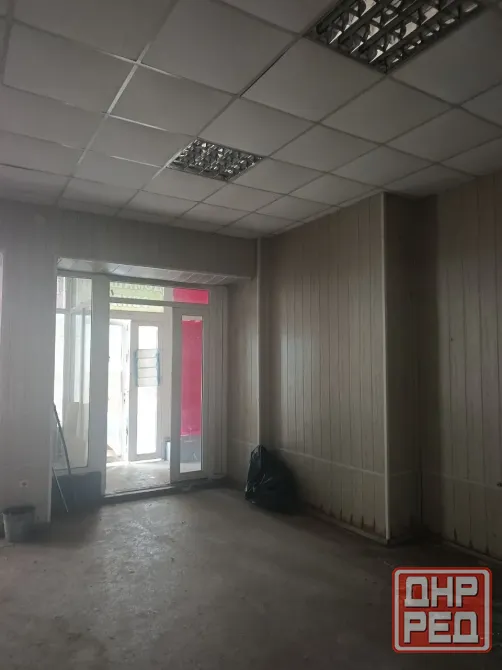 Продам помещение 100 кв м, жд вокзал, ул.Артема, под магазин. Донецк - изображение 2