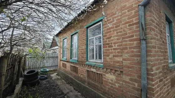 Продам дом в г. Амвросиевка. Дом находится в 2-ух минутах ходьбы от автостанции. Амвросиевка