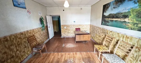Продам магазин по центральной улице в проходном месте в г.Зугрэс. Макеевка