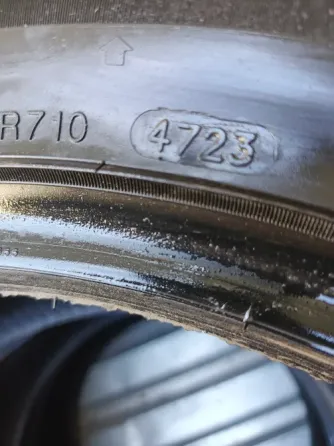 Продам зимние шипованные шины 265/50/20 Донецк