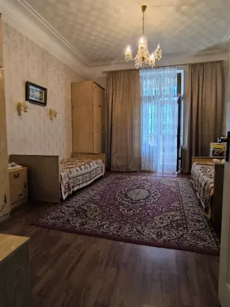 Продам 3х ком крупногабаритную квартиру в самом центре .Сталинка 92м2, 3этаж Макеевка