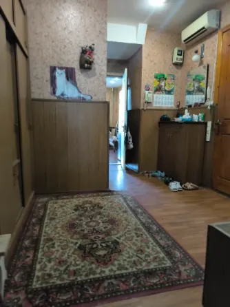 Продам 3х ком крупногабаритную квартиру в самом центре .Сталинка 92м2, 3этаж Макеевка