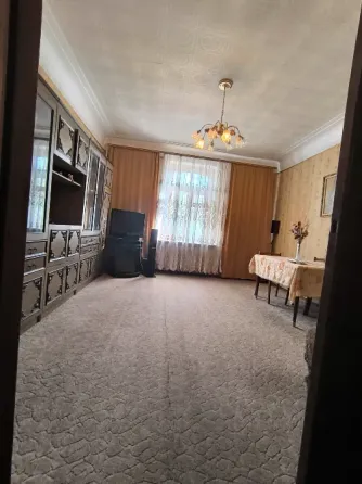Продам 3х ком крупногабаритную квартиру в самом центре .Сталинка 92м2, 3этаж Макеевка