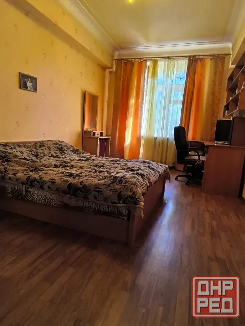 Продам 3х ком крупногабаритную квартиру в самом центре .Сталинка 92м2, 3этаж Макеевка - изображение 1