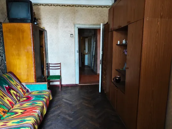 Продажа 2-х комн двусторонняя с двумя балконами сталинка Университетская Театральный Донецк