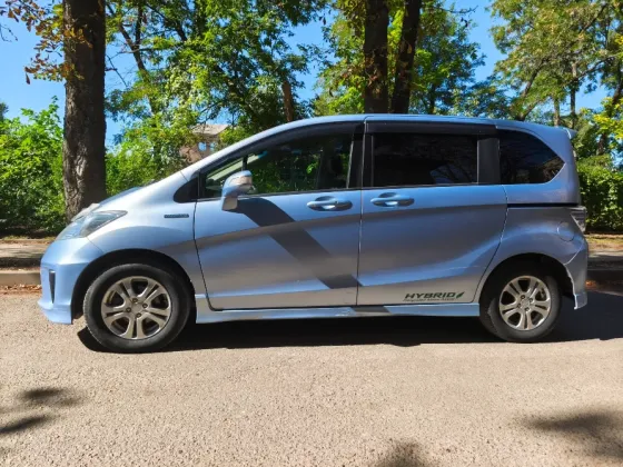 Автомобиль от собственника - Honda Freed Hybrid 2011 Донецк