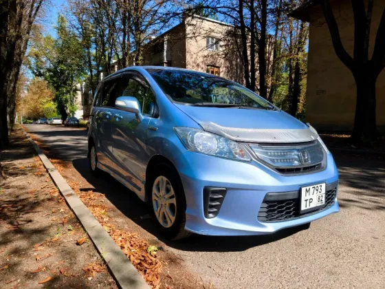 Автомобиль от собственника - Honda Freed Hybrid 2011 Донецк