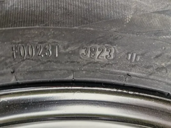 Продам комплет зимних шин 205/60/16 Донецк