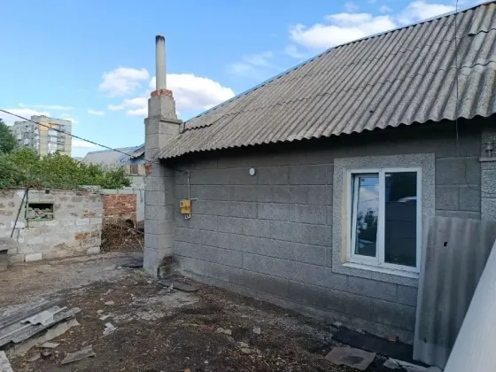 Продажа 2-комнатной квартиры на земле в Пролетарском районе Донецка Донецк