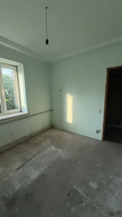 Продажа 2-комнатной квартиры на земле в Пролетарском районе Донецка Донецк