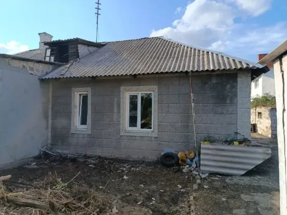 Продажа 2-комнатной квартиры на земле в Пролетарском районе Донецка Донецк