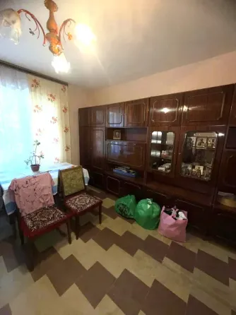 Срочно продам 2 к.кв Собинова магазин Партнер 2 этаж 9эт дом Донецк
