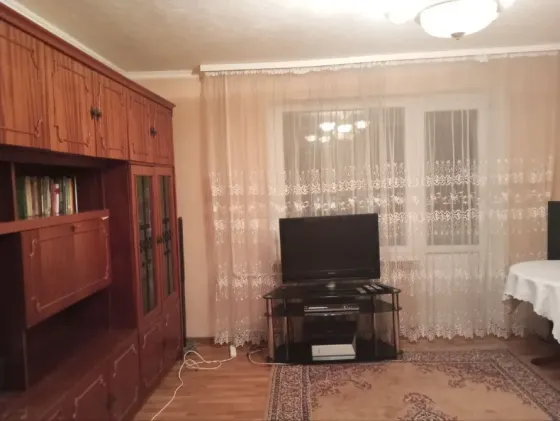 Сдам 3-комнатную благоустроенную квартиру в центре Ленинского р-на(стоматология).40000 р. Донецк