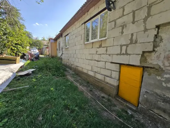 Продам квартиру на земле барачного типа в стадии ремонта ремонт, Гвардейка, п. Карла Маркса. Макеевка