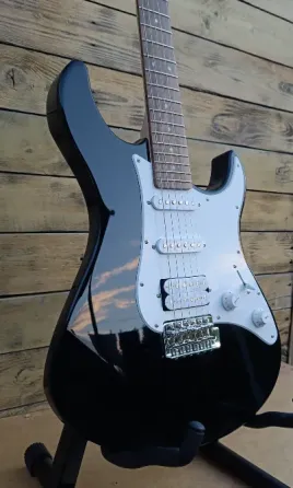 Yamaha Pacifica PAC012 Донецк