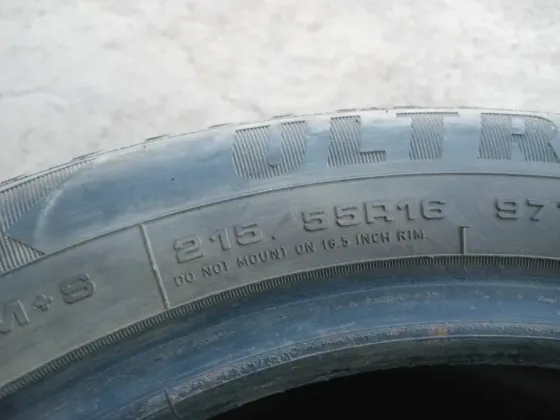 Продаю комплект зимней резины 215 55 16 Донецк