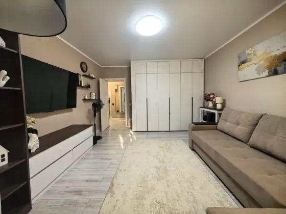 Продается 2-комнатная квартира в Центральном районе Мариуполь