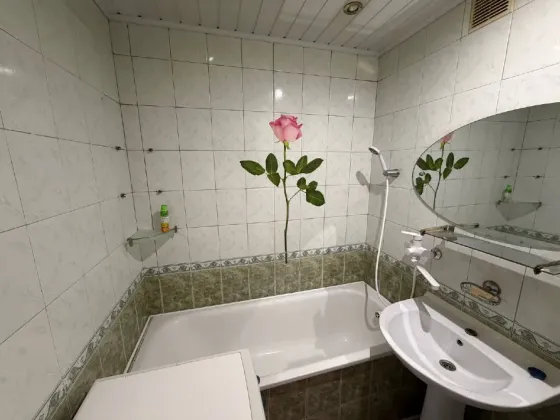 Продажа 1 -комнатной Квартиры в Кировском районе, м-н Широкий, ул. Шутова, д.30 -Вода Круглосуточно! Донецк