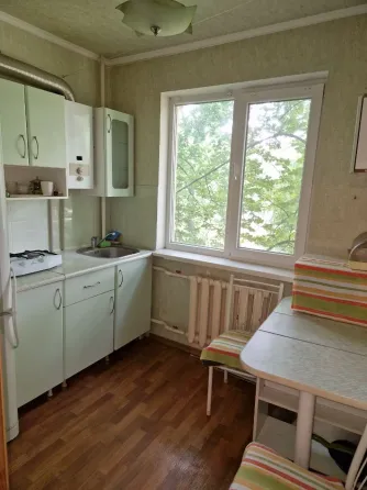Продам 2-х ком кв-ру 3/5 Калининский рынок Донецк