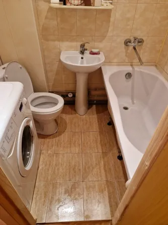 Продам 2-х ком кв-ру 3/5 Калининский рынок Донецк