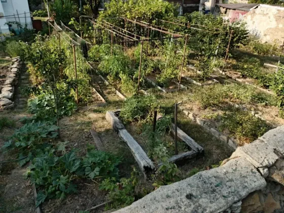 Продам приватизированный участок 8 соток с домом. Донецк