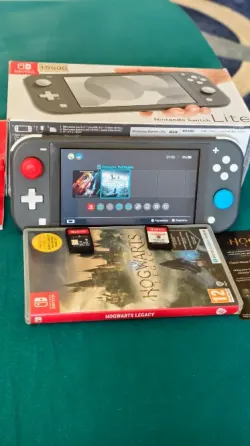 Продам Nintendo switch Lite + 2 игры Макеевка