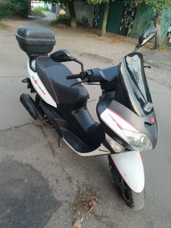 Продам скутер 150 кубов двухместный. Макеевка