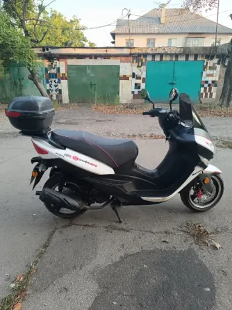 Продам скутер 150 кубов двухместный. Макеевка