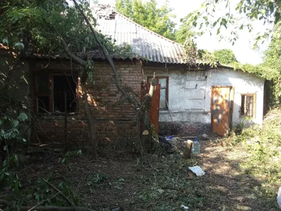 Продажа 1/2 дома с приватизированным участком земли 6 соток Донецк